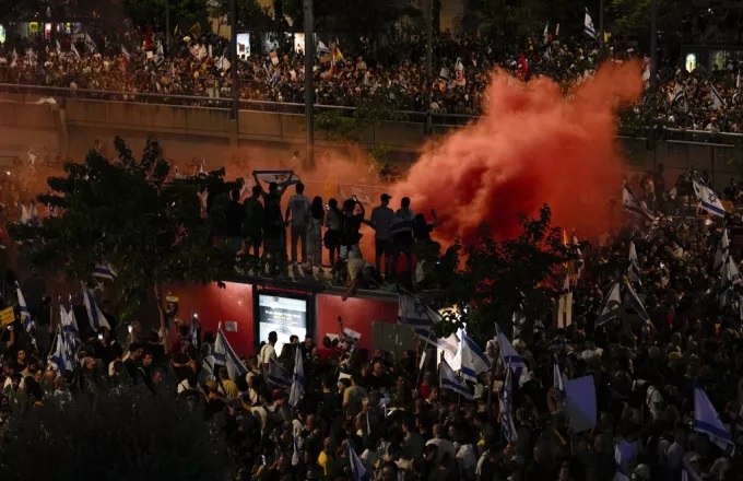 Σε δύσκολη θέση ο Νετανιάχου: Γενικός ξεσηκωμός στο Ισραήλ για τους 6 ομήρους Σε δύσκολη θέση ο Νετανιάχου: Γενικός ξεσηκωμός στο Ισραήλ για τους 6 ομήρους