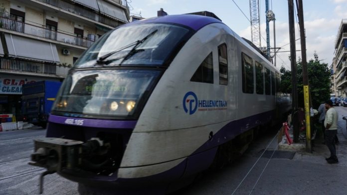 Τελευταία στιγμή απετράπη μετωπική σύγκρουση στον προαστιακό Τελευταία στιγμή απετράπη μετωπική σύγκρουση στον προαστιακό