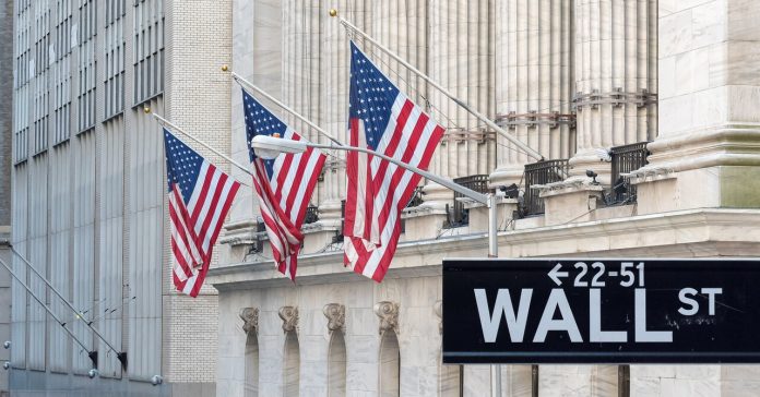 Wall Street: Ο χρυσός σκαρφαλώνει σε νέο ιστορικό ρεκόρ Wall Street: Ο χρυσός σκαρφαλώνει σε νέο ιστορικό ρεκόρ