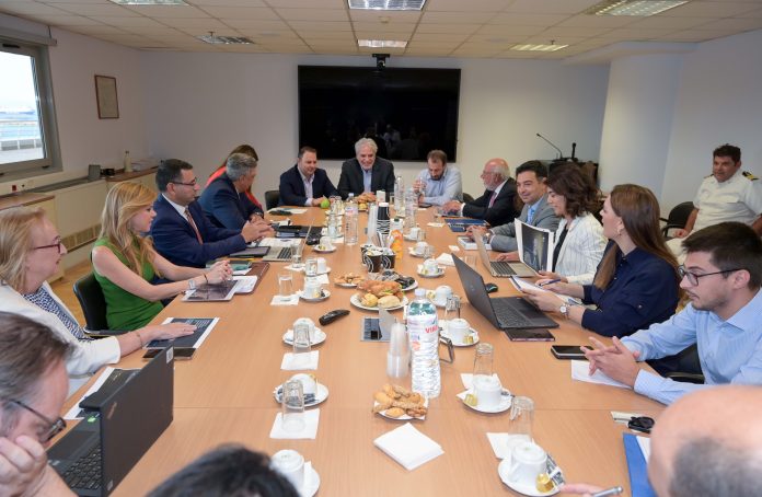 Πράσινη μετάβαση της ακτοπλοΐας: Έναρξη έργου για την αντικατάσταση του στόλου της επιβατηγού ναυτιλίας και τη μείωση του αποτυπώματος CO2 Πράσινη μετάβαση της ακτοπλοΐας: Έναρξη έργου για την αντικατάσταση του στόλου της επιβατηγού ναυτιλίας και τη μείωση του αποτυπώματος CO2