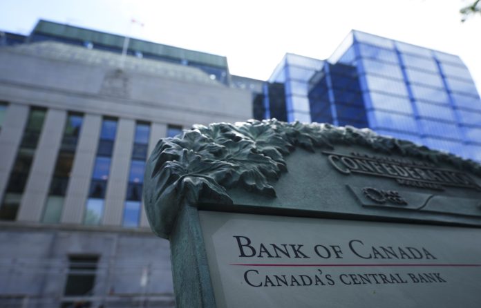 Η BoC μειώνει το βασικό επιτόκιο κατά 50 μονάδες βάσης στο 3,75% Η BoC μειώνει το βασικό επιτόκιο κατά 50 μονάδες βάσης στο 3,75%