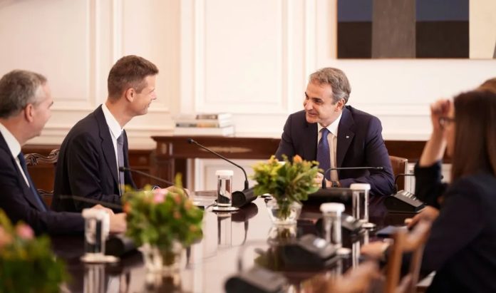 Συνάντηση Μητσοτάκη με τον νέο πρόεδρο του Ευρωπαϊκού Δικαστηρίου Ανθρωπίνων Δικαιωμάτων Συνάντηση Μητσοτάκη με τον νέο πρόεδρο του Ευρωπαϊκού Δικαστηρίου Ανθρωπίνων Δικαιωμάτων