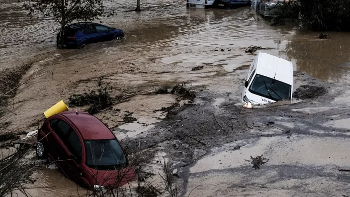 Πάνω από 50 οι νεκροί από τις πλημμύρες στην Ισπανία At least 51 dead in floods in Spain