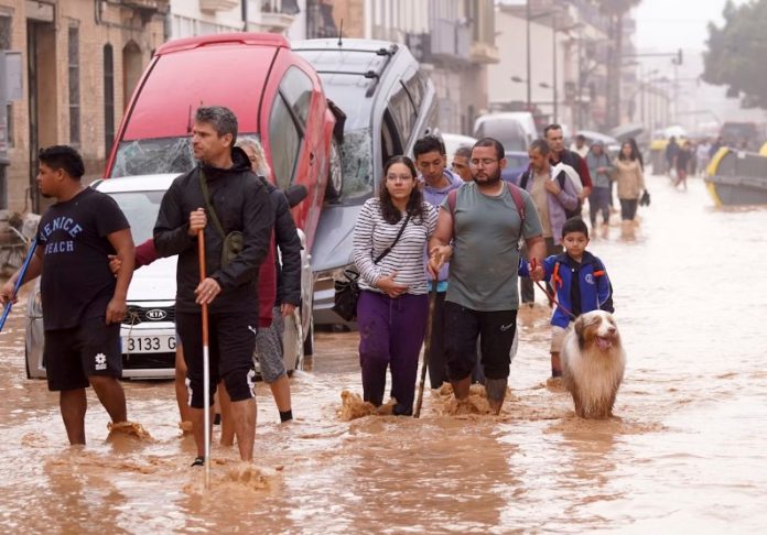 Ανεβαίνει συνεχώς ο αριθμός των νεκρών από τις πλημμύρες στην Ισπανία Ανεβαίνει συνεχώς ο αριθμός των νεκρών από τις πλημμύρες στην Ισπανία