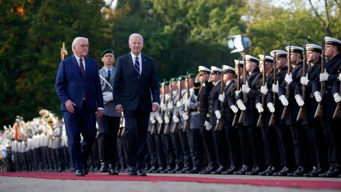 Έφθασε στην Γερμανία ο Τζο Μπάιντεν Έφθασε στην Γερμανία ο Τζο Μπάιντεν