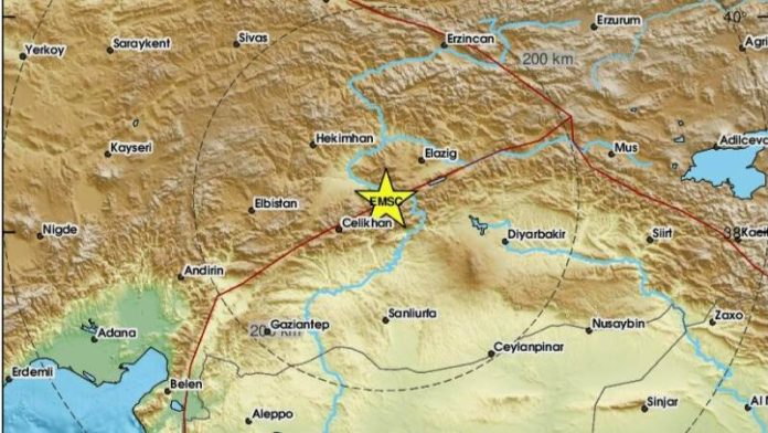 Σεισμός μεγέθους 6,1 βαθμών πλήττει την ανατολική Τουρκία Σεισμός μεγέθους 6,1 βαθμών πλήττει την ανατολική Τουρκία
