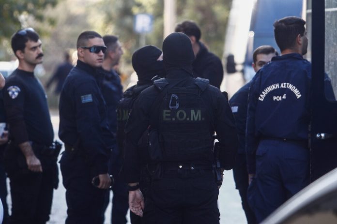 Έκρηξη στους Αμπελόκηπους: Στον εισαγγελέα η 30χρονη που συνελήφθη στο αεροδρόμιο Έκρηξη στους Αμπελόκηπους: Στον εισαγγελέα η 30χρονη που συνελήφθη στο αεροδρόμιο