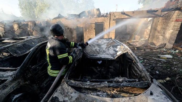 Τουλάχιστον 6 νεκροί στη ρωσική επίθεση στη Ζαπορίζια Τουλάχιστον 6 νεκροί στη ρωσική επίθεση στη Ζαπορίζια