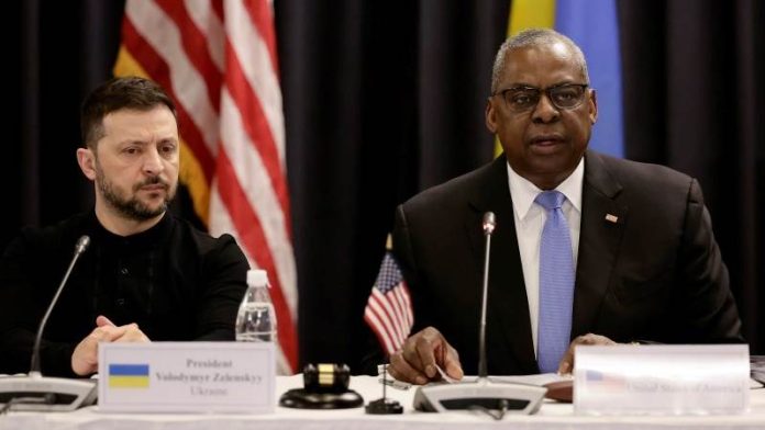 Zelsenky: Δυτικά στρατεύματα στην Ουκρανία θα ανάγκαζαν τη Ρωσία σε συμφωνία ειρήνης Zelsenky: Δυτικά στρατεύματα στην Ουκρανία θα ανάγκαζαν τη Ρωσία σε συμφωνία ειρήνης