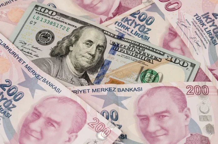 Η τουρκική λίρα κατρακυλά σε ιστορικό χαμηλό Η τουρκική λίρα κατρακυλά σε ιστορικό χαμηλό