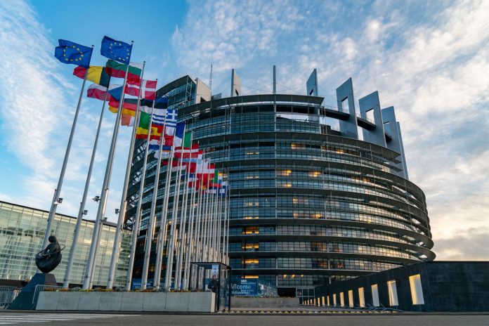 ΕΕ: Πιέσεις για ενεργοποίηση του εμπορικού «μπαζούκα» απέναντι στις δασμολογικές απειλές Τραμπ για τη Γροιλανδία ΕΕ: Πιέσεις για ενεργοποίηση του εμπορικού «μπαζούκα» απέναντι στις δασμολογικές απειλές Τραμπ για τη Γροιλανδία