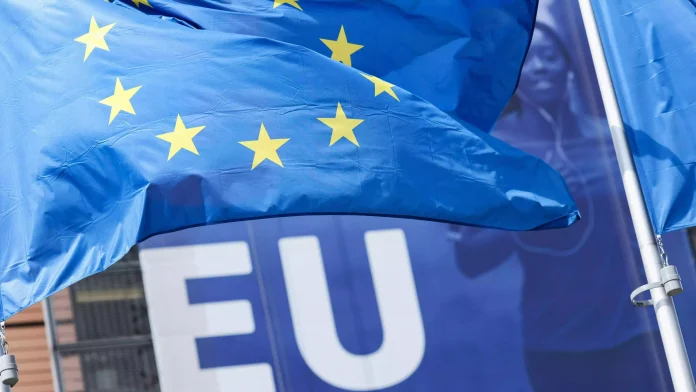 Η ΕΕ στέλνει 4,1 δισ. ευρώ από την πρωτοβουλία δανεισμού της G7 στην Ουκρανία Η ΕΕ στέλνει 4,1 δισ. ευρώ από την πρωτοβουλία δανεισμού της G7 στην Ουκρανία