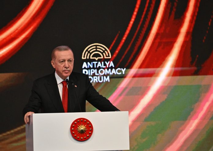 Ερντογάν: «Είμαστε έτοιμοι για ευρωπαϊκή ένταξη – Στρατηγικός ρόλος της Τουρκίας στην ασφάλεια» Ερντογάν: «Είμαστε έτοιμοι για ευρωπαϊκή ένταξη – Στρατηγικός ρόλος της Τουρκίας στην ασφάλεια»
