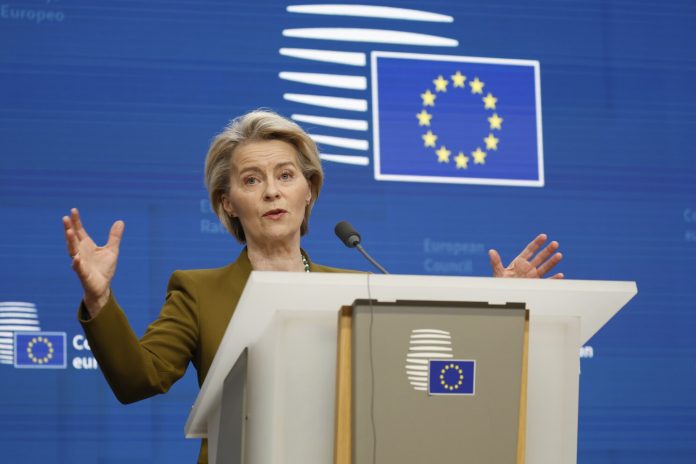 Η φον ντερ Λάιεν επιβιώνει από διπλή ψήφο εμπιστοσύνης Η φον ντερ Λάιεν επιβιώνει από διπλή ψήφο εμπιστοσύνης