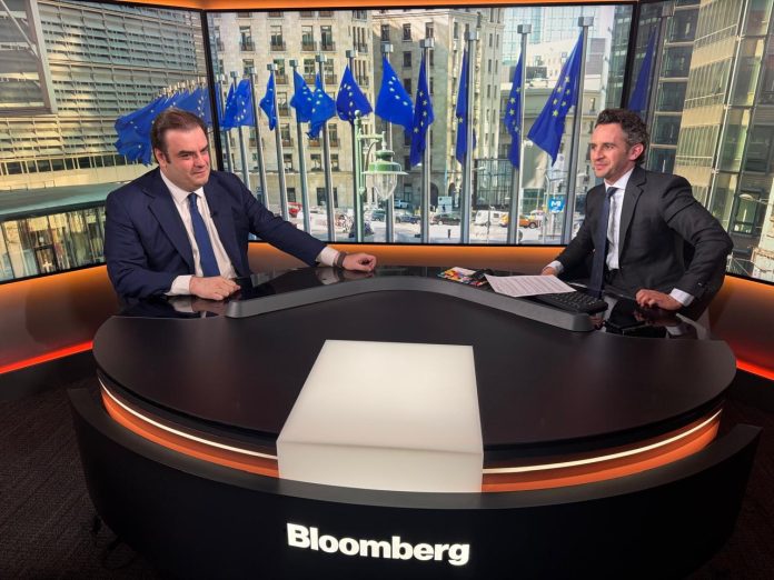 Πιερρακάκης στο Bloomberg: Η Ευρώπη ετοιμάζει απάντηση στους δασμούς Τραμπ Πιερρακάκης στο Bloomberg: Η Ευρώπη ετοιμάζει απάντηση στους δασμούς Τραμπ