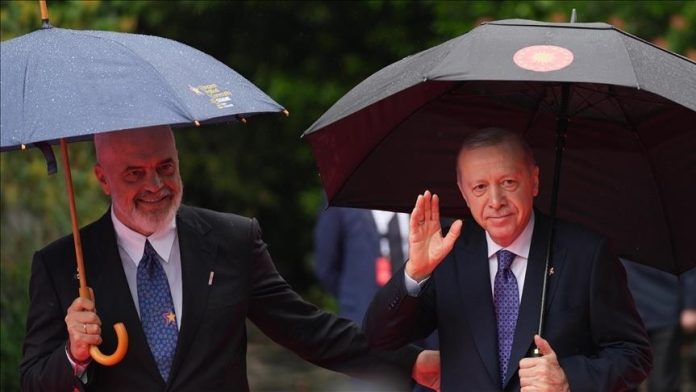 Η Τουρκία καλεί την ΕΕ να ενημερώσει την Τελωνειακή Ένωση και να χαλαρώσει τους περιορισμούς Σένγκεν Η Τουρκία καλεί την ΕΕ να ενημερώσει την Τελωνειακή Ένωση και να χαλαρώσει τους περιορισμούς Σένγκεν