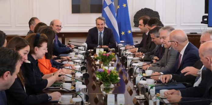 K. Mητσοτάκης: Ίδρυση μιας ισχυρής εθνικής Αρχής για την ακρίβεια με πρότυπο την Σουηδία – Αυστηρά μέτρα για την παράνομη μετανάστευση K. Mητσοτάκης: Ίδρυση μιας ισχυρής εθνικής Αρχής για την ακρίβεια με πρότυπο την Σουηδία – Αυστηρά μέτρα για την παράνομη μετανάστευση