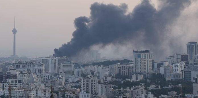Το Ισραήλ επιτέθηκε σε ιρανικές πυρηνικές εγκαταστάσεις, ενώ ιρανικός πύραυλος προκάλεσε ζημιές σε ισραηλινό νοσοκομείο Το Ισραήλ επιτέθηκε σε ιρανικές πυρηνικές εγκαταστάσεις, ενώ ιρανικός πύραυλος προκάλεσε ζημιές σε ισραηλινό νοσοκομείο