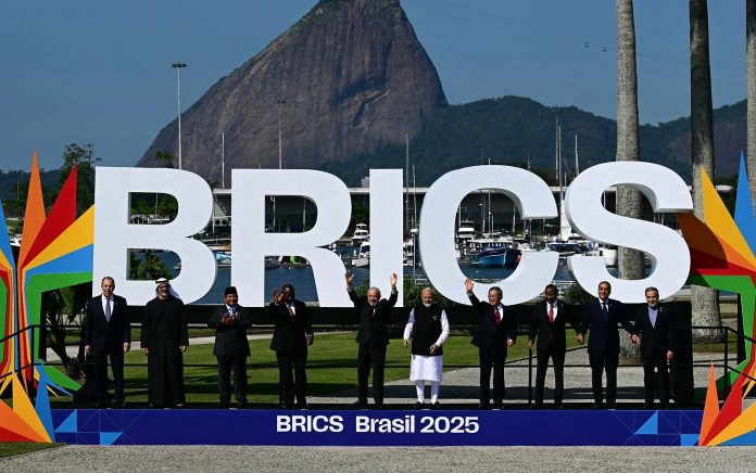 Οι BRICS καταδικάζουν τους δασμούς και τη σύγκρουση με το Ιράν στη σύνοδο κορυφής στη Βραζιλία Οι BRICS καταδικάζουν τους δασμούς και τη σύγκρουση με το Ιράν στη σύνοδο κορυφής στη Βραζιλία