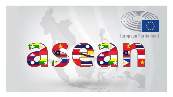 Η Σιγκαπούρη προωθεί τη συνεργασία ASEAN – ΕΕ και στηρίζει το πολυμερές εμπορικό σύστημα Η Σιγκαπούρη προωθεί τη συνεργασία ASEAN – ΕΕ και στηρίζει το πολυμερές εμπορικό σύστημα