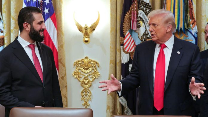Από τη «μαύρη λίστα» του FBI στον Λευκό Οίκο – Η ιστορική συνάντηση του Άχμεντ αλ Σάρα με τον πρόεδρο Τραμπ Από τη «μαύρη λίστα» του FBI στον Λευκό Οίκο – Η ιστορική συνάντηση του Άχμεντ αλ Σάρα με τον πρόεδρο Τραμπ
