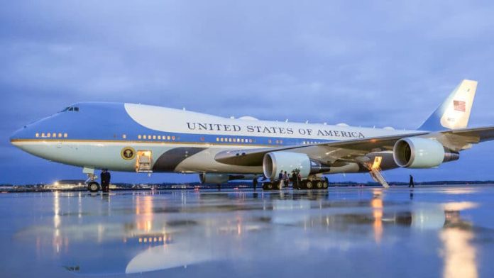 ΗΠΑ: Βλάβη στο Air Force One καθυστερεί την άφιξη Τραμπ στο Νταβός ΗΠΑ: Βλάβη στο Air Force One καθυστερεί την άφιξη Τραμπ στο Νταβός