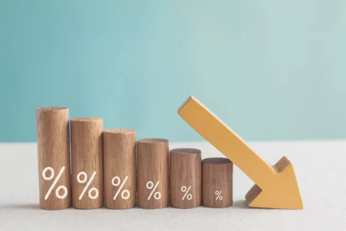 Πώς η αποκλιμάκωση επιτοκίων αλλάζει τον χάρτη δανεισμού για επιχειρήσεις και νοικοκυριά Πώς η αποκλιμάκωση επιτοκίων αλλάζει τον χάρτη δανεισμού για επιχειρήσεις και νοικοκυριά