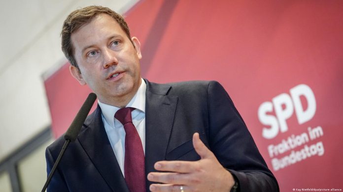 Γερμανία: Σήμα Κλίνγκμπαϊλ για πιο σκληρή και αυτόνομη Ευρώπη στην εποχή Τραμπ Γερμανία: Σήμα Κλίνγκμπαϊλ για πιο σκληρή και αυτόνομη Ευρώπη στην εποχή Τραμπ