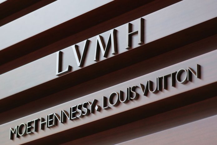 LVMH αποεπενδύει από Marc Jacobs με πώληση έως 850 εκατ. δολάρια LVMH αποεπενδύει από Marc Jacobs με πώληση έως 850 εκατ. δολάρια