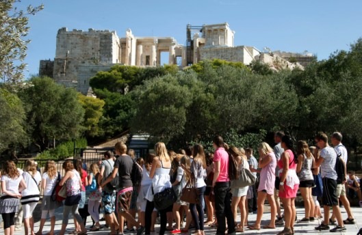 Ρεκόρ 2025: Πώς ο τουρισμός έφερε 23,6 δισ. ευρώ στην Ελλάδα Ρεκόρ 2025: Πώς ο τουρισμός έφερε 23,6 δισ. ευρώ στην Ελλάδα