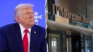 ΗΠΑ: Ο Τραμπ σύρει την JPMorgan στα δικαστήρια για «πολιτικό αποκλεισμό» 5 δισ. δολαρίων ΗΠΑ: Ο Τραμπ σύρει την JPMorgan στα δικαστήρια για «πολιτικό αποκλεισμό» 5 δισ. δολαρίων