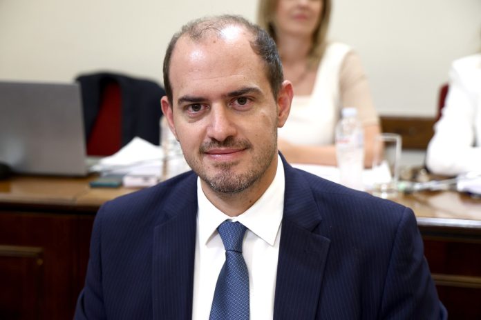 Κώτσηρας: Η Ελλάδα ως δημοσιονομικός «αερόσακος» στη νέα κρίση Κώτσηρας: Η Ελλάδα ως δημοσιονομικός «αερόσακος» στη νέα κρίση