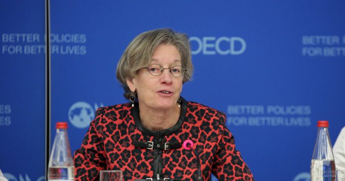 Βρετανία: «Παγωμένοι» οι καταναλωτές, ανησυχία στην Τράπεζα της Αγγλίας για την πορεία της οικονομίας Βρετανία: «Παγωμένοι» οι καταναλωτές, ανησυχία στην Τράπεζα της Αγγλίας για την πορεία της οικονομίας