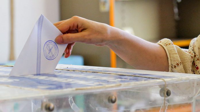 Δημοσκόπηση Interview: Σταθερό προβάδισμα ΝΔ, πίεση για κάλπες Δημοσκόπηση Interview: Σταθερό προβάδισμα ΝΔ, πίεση για κάλπες