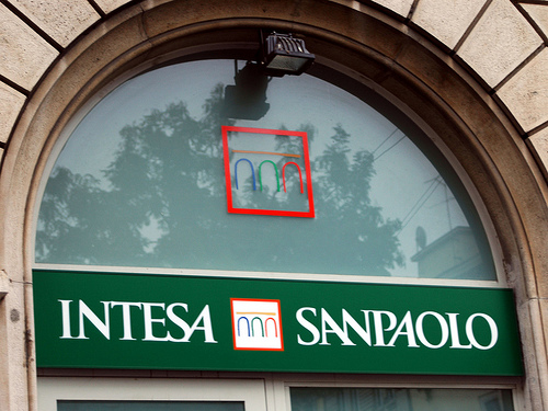 Intesa Sanpaolo βλέπει νέο κύκλο ανόδου για τις ελληνικές τράπεζες με γενναίες επιστροφές κεφαλαίου Intesa Sanpaolo βλέπει νέο κύκλο ανόδου για τις ελληνικές τράπεζες με γενναίες επιστροφές κεφαλαίου