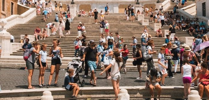 Ευρωπαϊκός τουρισμός αλλάζει πίστα: περισσότερα έσοδα με λιγότερους μήνες αιχμής Ευρωπαϊκός τουρισμός αλλάζει πίστα: περισσότερα έσοδα με λιγότερους μήνες αιχμής
