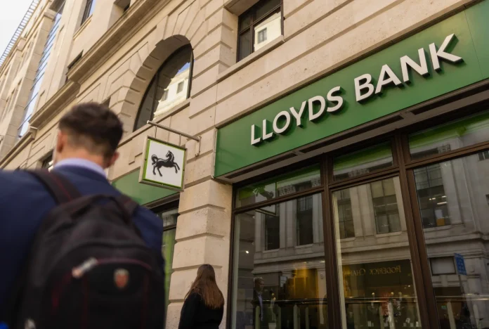 Βρετανία: Σάλος στη Lloyds για χρήση τραπεζικών δεδομένων εργαζομένων σε διαπραγματεύσεις μισθών Βρετανία: Σάλος στη Lloyds για χρήση τραπεζικών δεδομένων εργαζομένων σε διαπραγματεύσεις μισθών