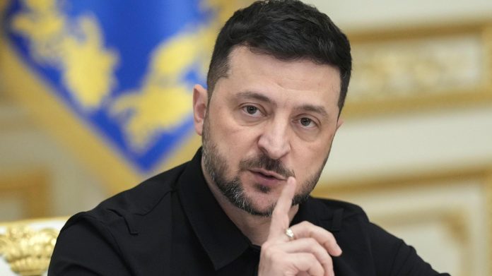 Ζελένσκι πιέζει την ΕΕ για σαφές χρονοδιάγραμμα ένταξης της Ουκρανίας Ζελένσκι πιέζει την ΕΕ για σαφές χρονοδιάγραμμα ένταξης της Ουκρανίας