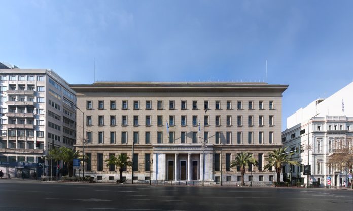 ΤτΕ: Μείωση ελλείμματος, έκρηξη τουρισμού ΤτΕ: Μείωση ελλείμματος, έκρηξη τουρισμού