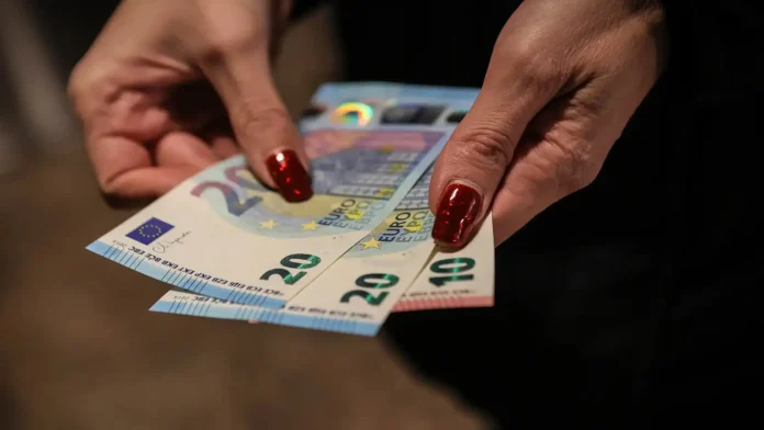 Η εβδομάδα μόνο με μετρητά αποκαλύπτει το πραγματικό κόστος της ανέπαφης κατανάλωσης Η εβδομάδα μόνο με μετρητά αποκαλύπτει το πραγματικό κόστος της ανέπαφης κατανάλωσης