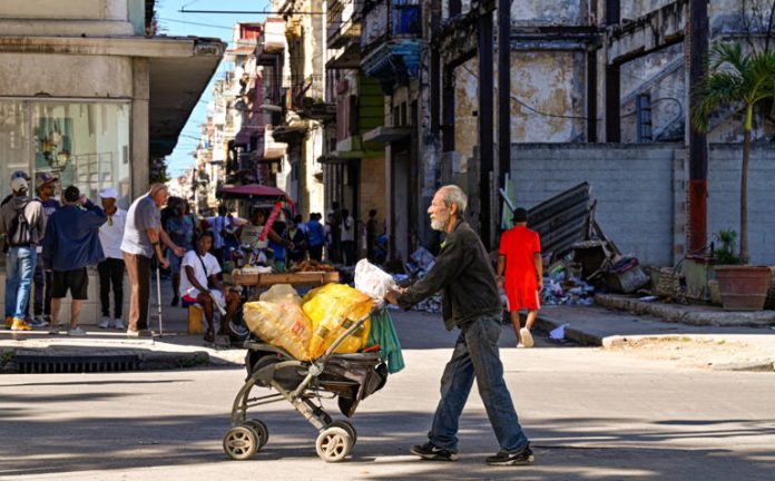Κούβα: Η πετρελαϊκή ασφυξία μετατρέπει τα σκουπίδια σε υγειονομική βόμβα Κούβα: Η πετρελαϊκή ασφυξία μετατρέπει τα σκουπίδια σε υγειονομική βόμβα