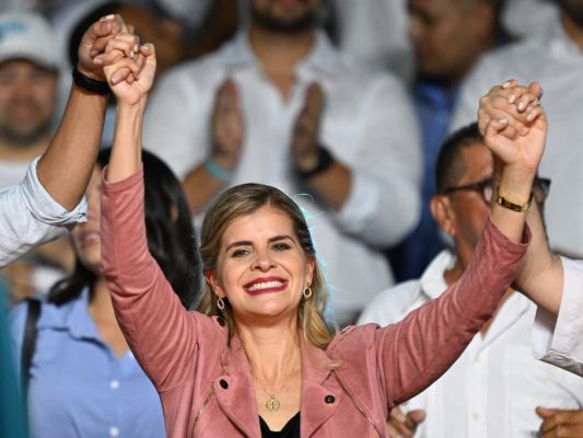 Κόστα Ρίκα: Εκλογική μάχη για την «κληρονομιά» Τσάβες και τη στροφή στην ασφάλεια Κόστα Ρίκα: Εκλογική μάχη για την «κληρονομιά» Τσάβες και τη στροφή στην ασφάλεια