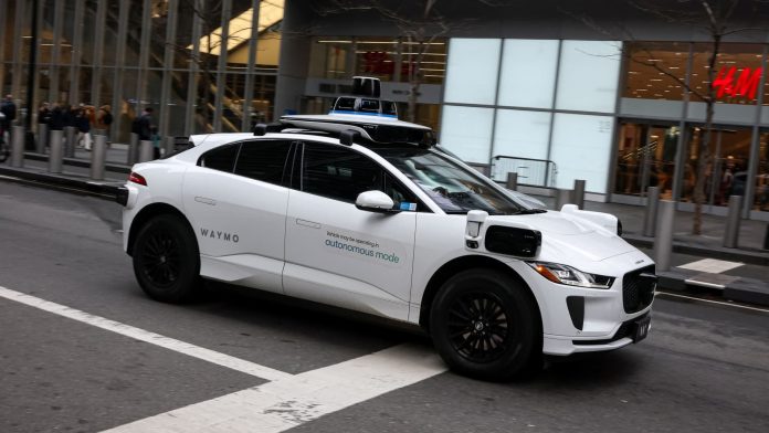 Waymo αντλεί 16 δισ. δολάρια και εκτοξεύει την αποτίμησή της στα 110 δισ. Waymo αντλεί 16 δισ. δολάρια και εκτοξεύει την αποτίμησή της στα 110 δισ.