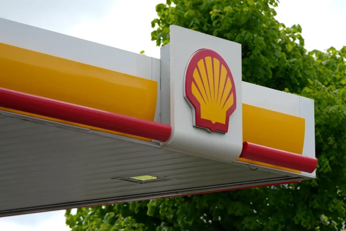 Shell φορτώνεται χρέος δεκάδων δισ. δολαρίων για να διατηρήσει τις γενναιόδωρες αποδόσεις στους μετόχους Shell φορτώνεται χρέος δεκάδων δισ. δολαρίων για να διατηρήσει τις γενναιόδωρες αποδόσεις στους μετόχους