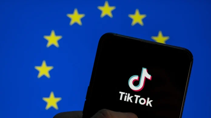 ΕΕ βάζει στο μικροσκόπιο τον «εθιστικό σχεδιασμό» του TikTok και απειλεί με βαθιές αλλαγές στην πλατφόρμα ΕΕ βάζει στο μικροσκόπιο τον «εθιστικό σχεδιασμό» του TikTok και απειλεί με βαθιές αλλαγές στην πλατφόρμα