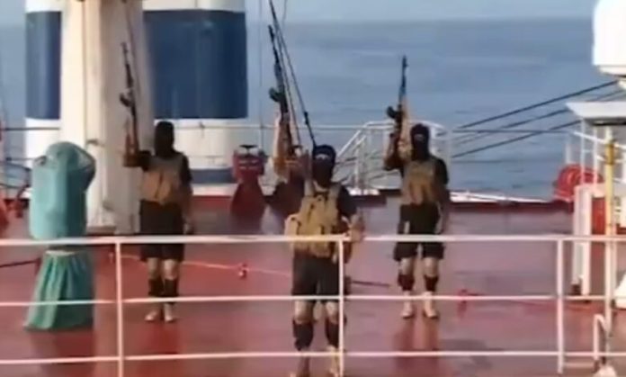 Χούθι (Houthis): Επιστρέφουν οι επιθέσεις στην εμπορική ναυτιλία μετά τα ιρανικά πλήγματα Χούθι (Houthis): Επιστρέφουν οι επιθέσεις στην εμπορική ναυτιλία μετά τα ιρανικά πλήγματα