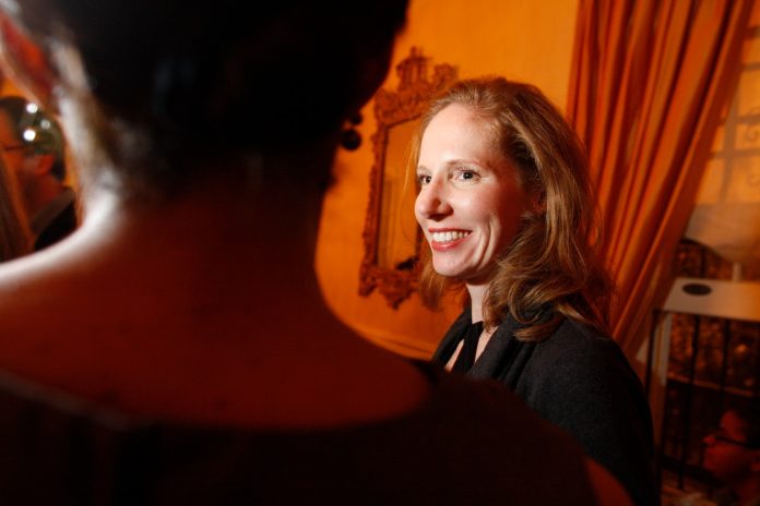 ΗΠΑ: Οι αποκαλύψεις για τη Juleanna Glover φωτίζουν ξανά το δίκτυο Έπσταϊν ΗΠΑ: Οι αποκαλύψεις για τη Juleanna Glover φωτίζουν ξανά το δίκτυο Έπσταϊν
