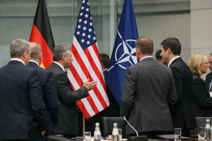 ΗΠΑ: Εκτελεστικό διάταγμα Τραμπ για Army–Navy πιέζει τα κανάλια Άρνηση Γερμανίας για στρατιωτική συμμετοχή στα Στενά του Ορμούζ