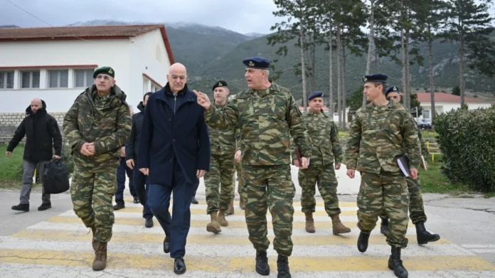 Απροειδοποίητη επίσκεψη Δένδια σε νεοσύλλεκτους στα Ιωάννινα και τα μηνύματά της Απροειδοποίητη επίσκεψη Δένδια σε νεοσύλλεκτους στα Ιωάννινα και τα μηνύματά της