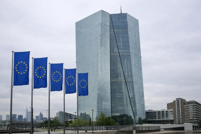 ΕΚΤ: Αμετάβλητα τα βασικά επιτόκια με φόντο γεωπολιτικούς κινδύνους ΕΚΤ επιτόκια